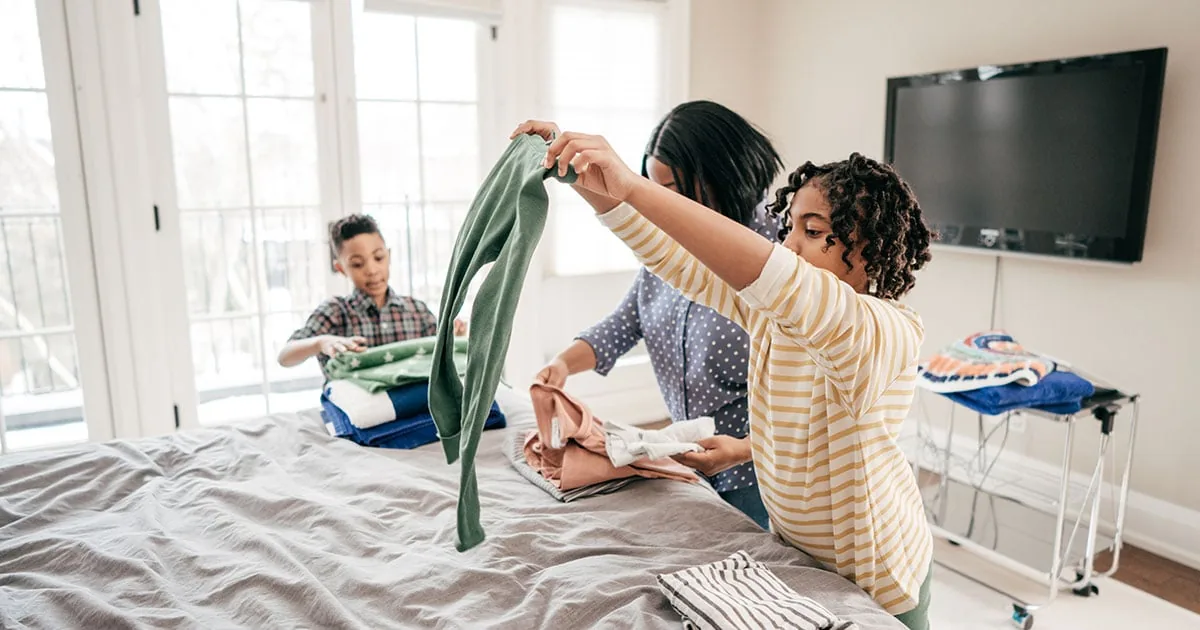 Weekly house cleaning schedule (+ checklist)